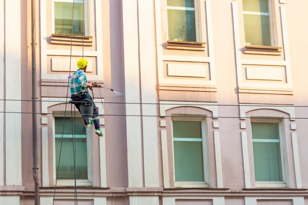 GLASS CLEANING FOR HERITAGE BUILDINGS